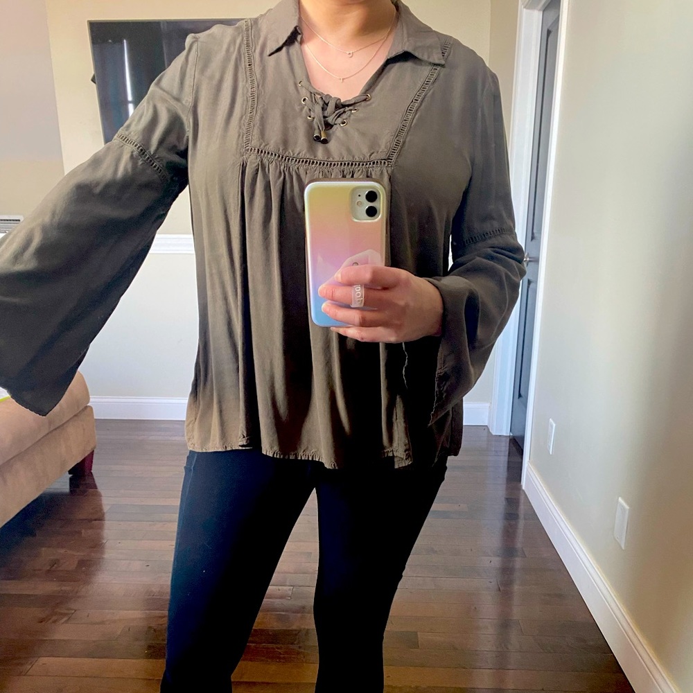 Olive / Dark green flowy top in new condition